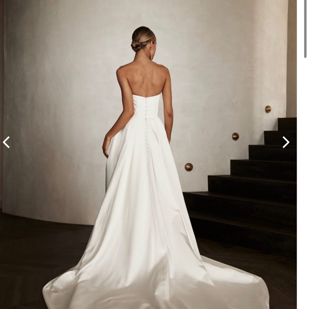 Wedding dress - Picture 3 of 3